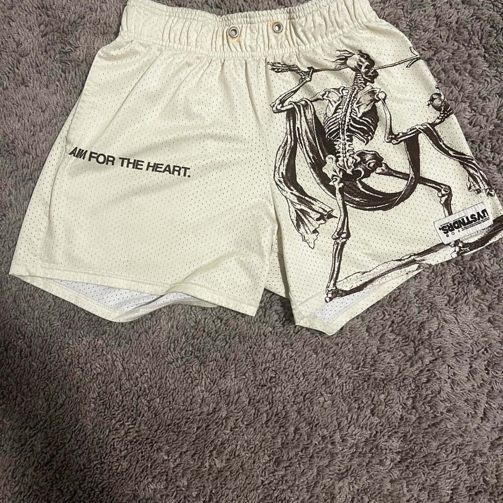 Graphic Men Shorts Cream